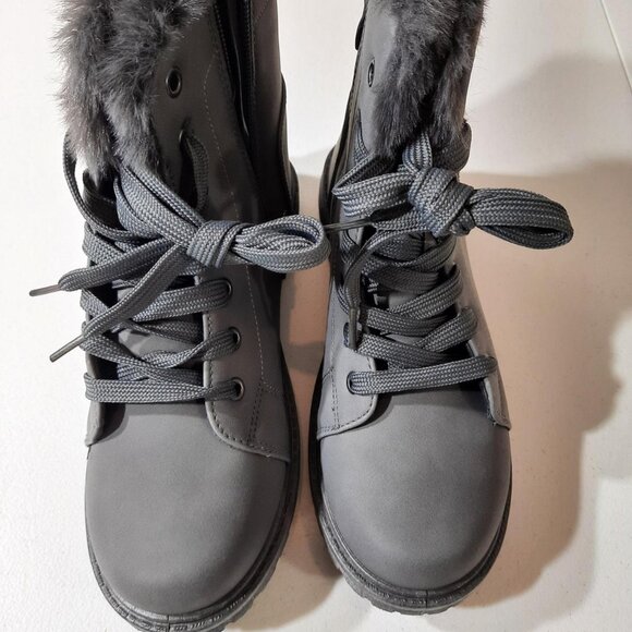 Other Shoes - Women's heavy duty winter boots